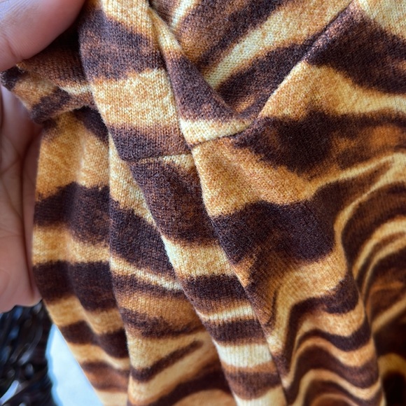 LulaRoe Brown Zebra Cardigan 2XL - Picture 4 of 7